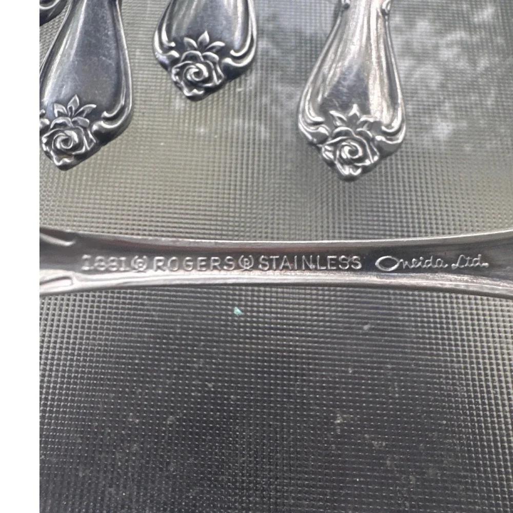 Oneida 1881 Rogers Flatware Set 33pc Baroque Rose Stainless Silverware Floral EX